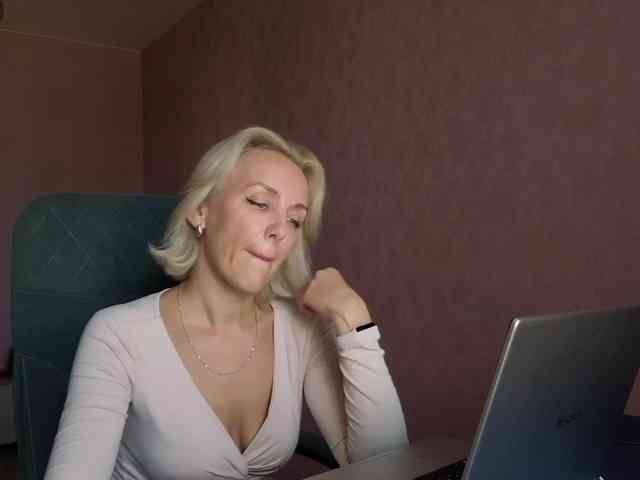 FemdomLadyMaria webcam
