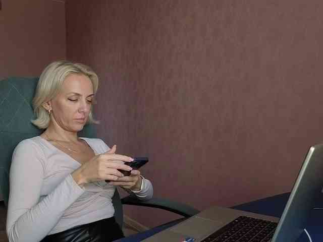 FemdomLadyMaria webcam