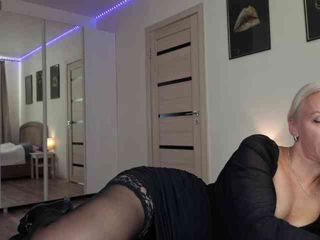 FemdomLadyMaria webcam