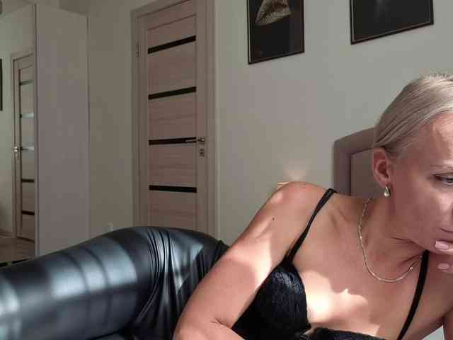 FemdomLadyMaria webcam