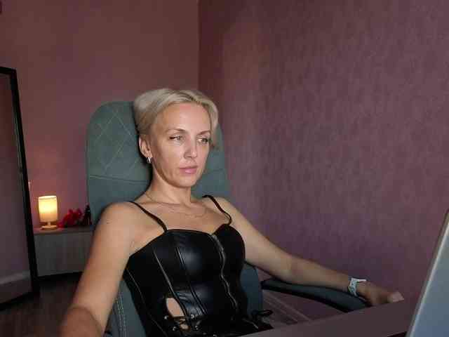 FemdomLadyMaria webcam
