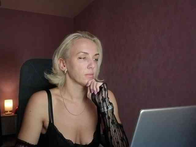 FemdomLadyMaria webcam