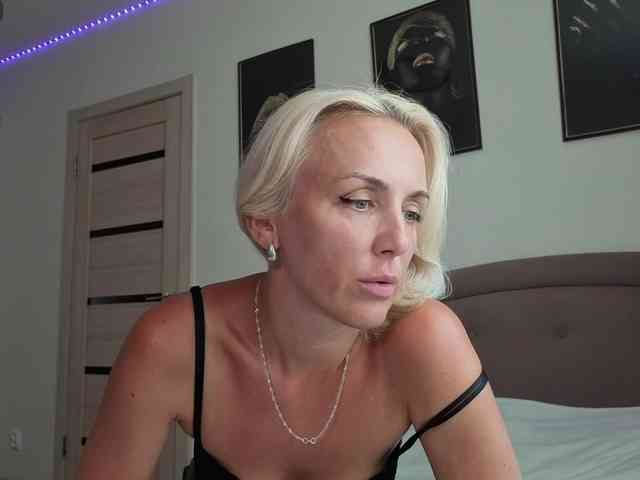FemdomLadyMaria webcam