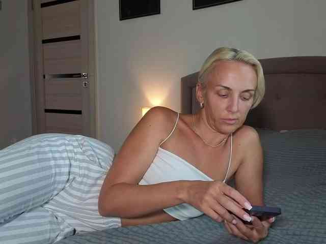 Alenaa Live Webcam on BongaCams
