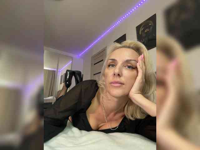 FemdomLadyMaria webcam