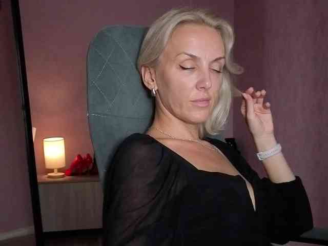 FemdomLadyMaria webcam