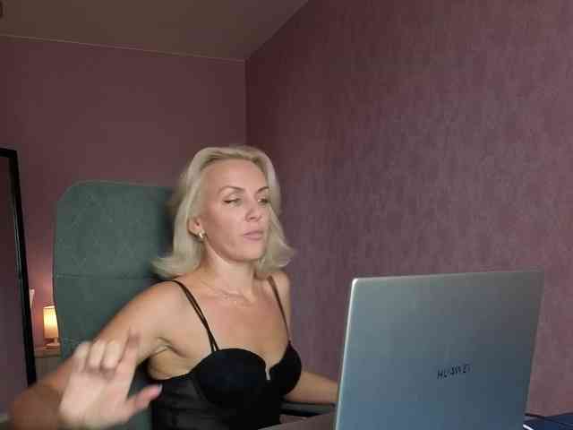 FemdomLadyMaria webcam
