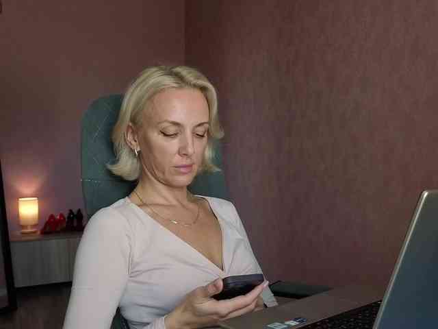 FemdomLadyMaria webcam