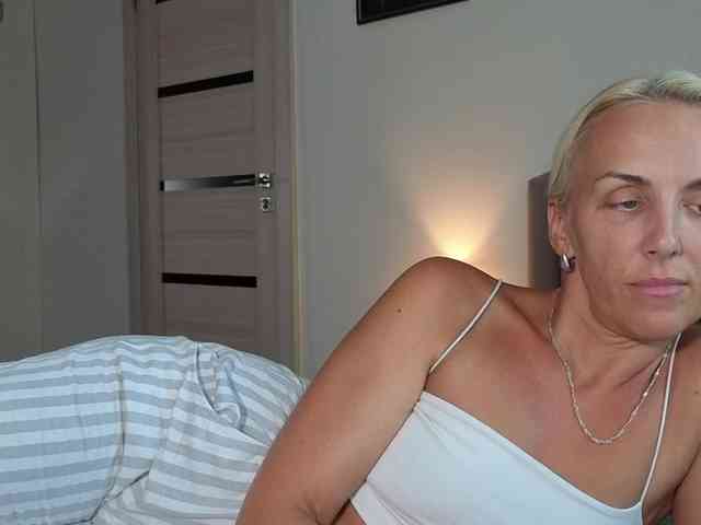 FemdomLadyMaria webcam