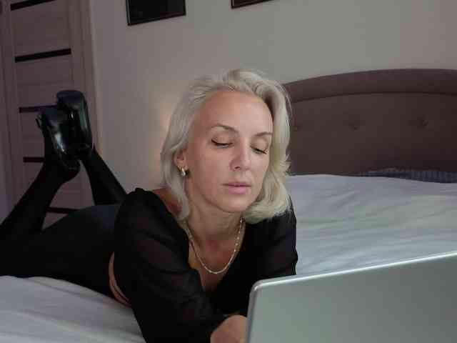 FemdomLadyMaria webcam