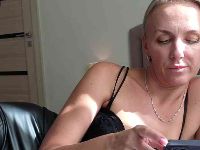 FemdomLadyMaria webcam