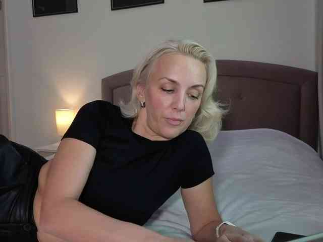 FemdomLadyMaria webcam