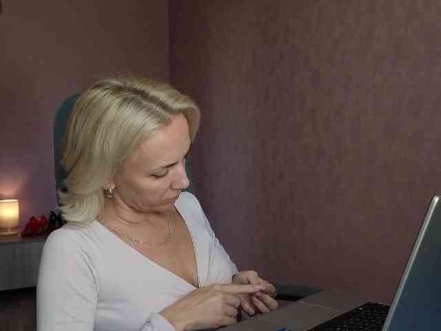 FemdomLadyMaria webcam