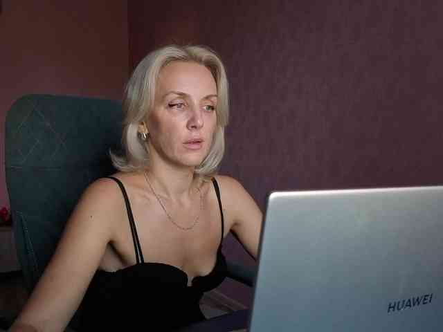 FemdomLadyMaria webcam