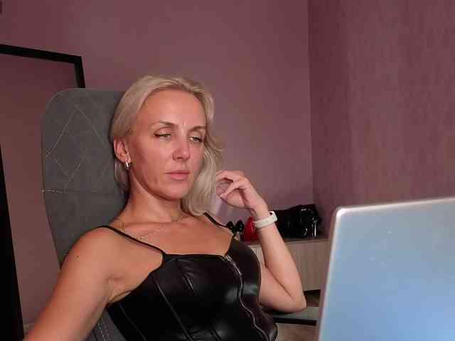 FemdomLadyMaria webcam