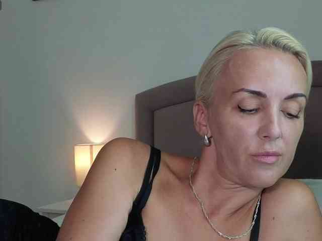 FemdomLadyMaria webcam