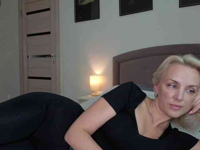 FemdomLadyMaria webcam