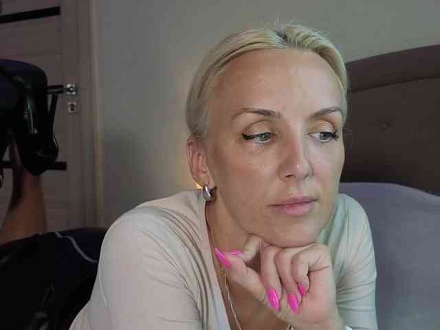 FemdomLadyMaria webcam