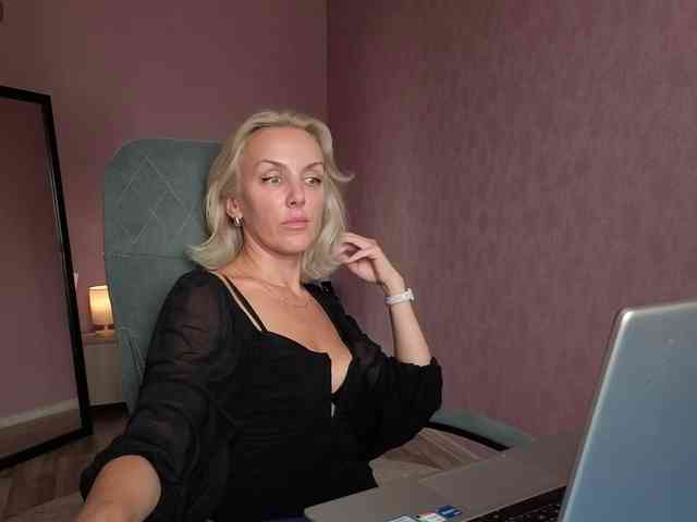 FemdomLadyMaria webcam
