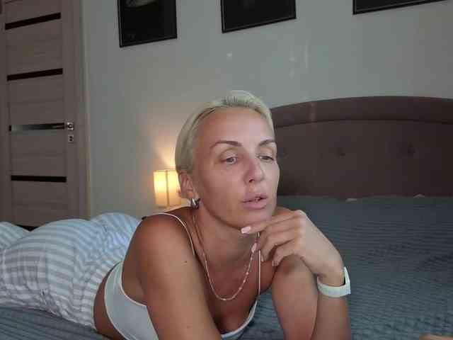 Alenaa Live Webcam on BongaCams