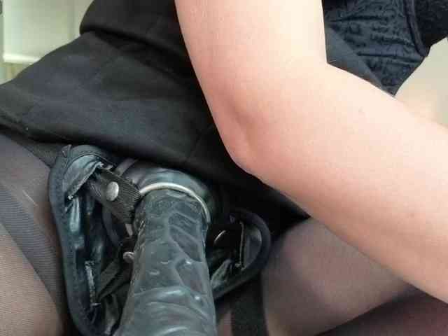 Femdomladymaria's cam show statistics and live stream