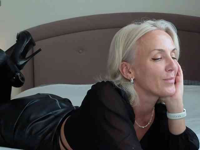 FemdomLadyMaria webcam
