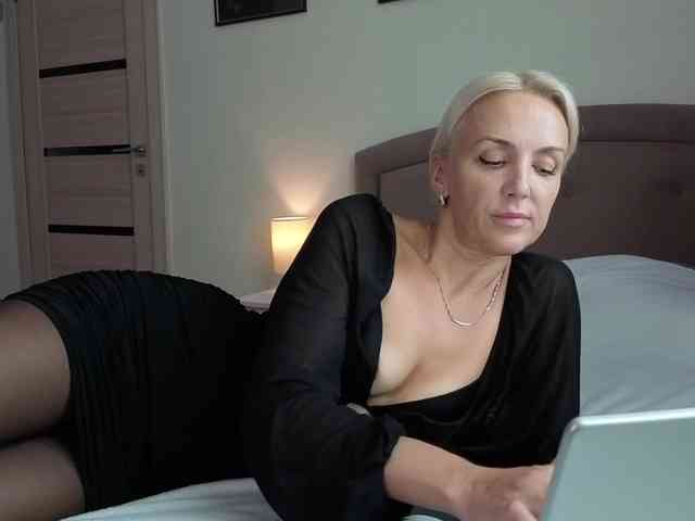 FemdomLadyMaria webcam