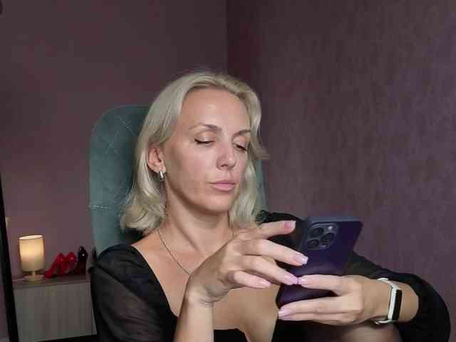 FemdomLadyMaria webcam