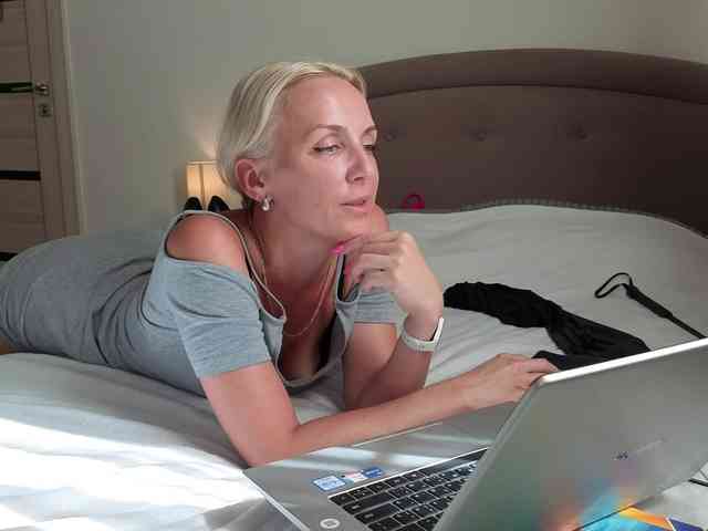 FemdomLadyMaria webcam