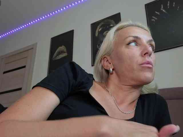 FemdomLadyMaria webcam