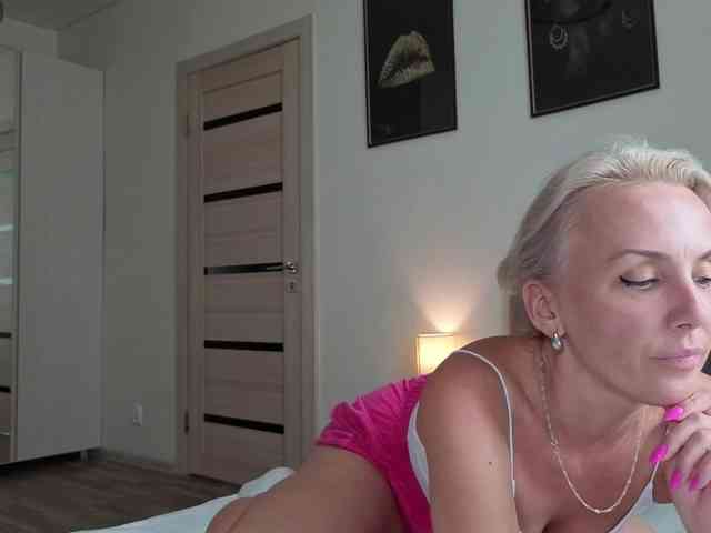 FemdomLadyMaria webcam