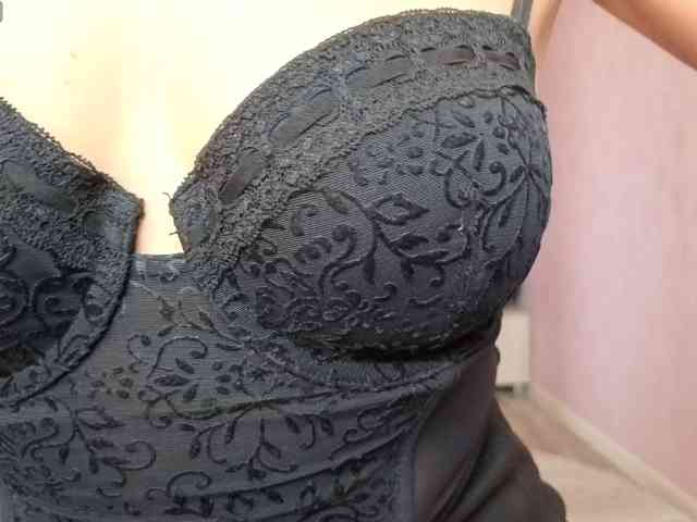LadyMariaNylons webcam