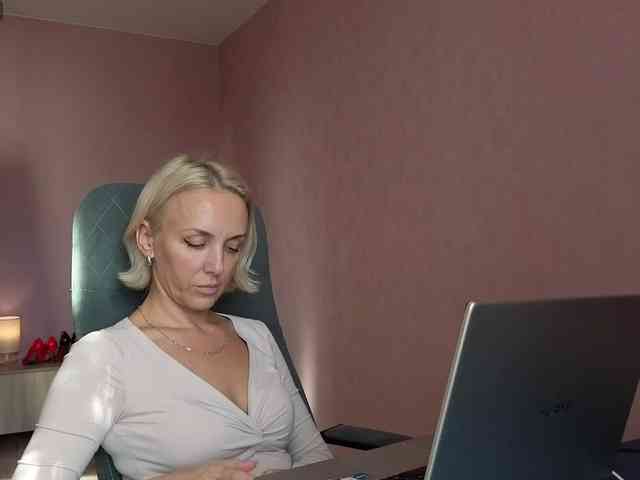 FemdomLadyMaria webcam