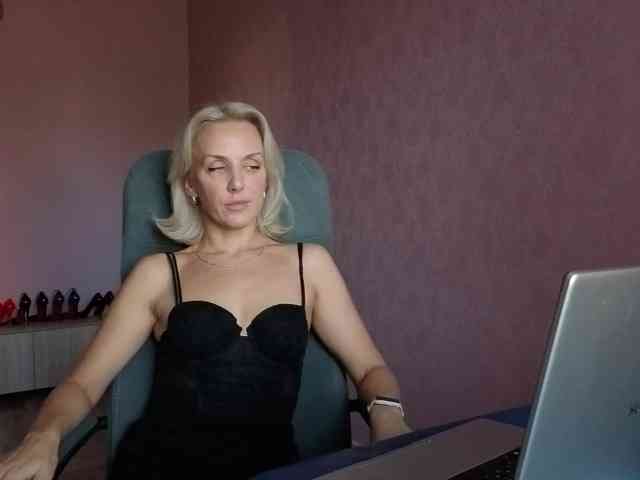 FemdomLadyMaria webcam