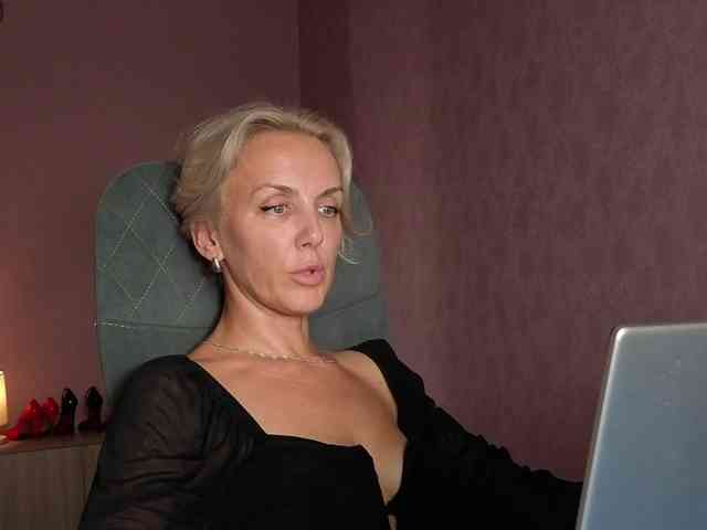 FemdomLadyMaria webcam