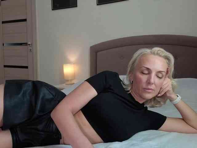 FemdomLadyMaria webcam