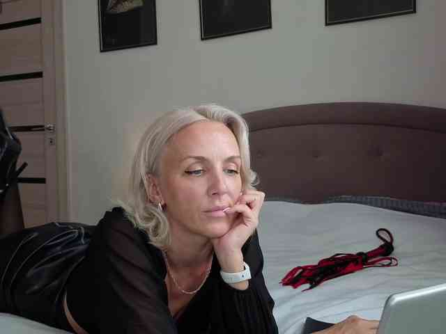 FemdomLadyMaria webcam