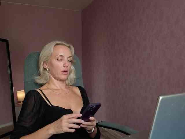 FemdomLadyMaria webcam