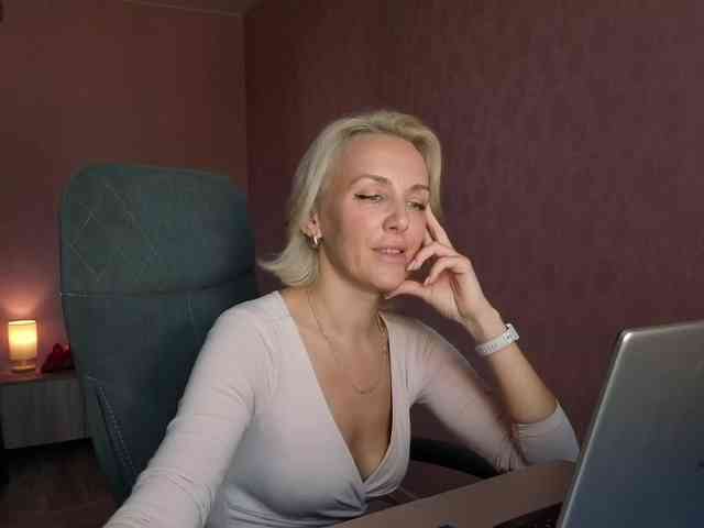 FemdomLadyMaria webcam
