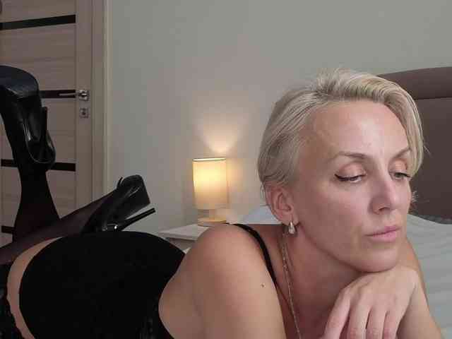 FemdomLadyMaria webcam