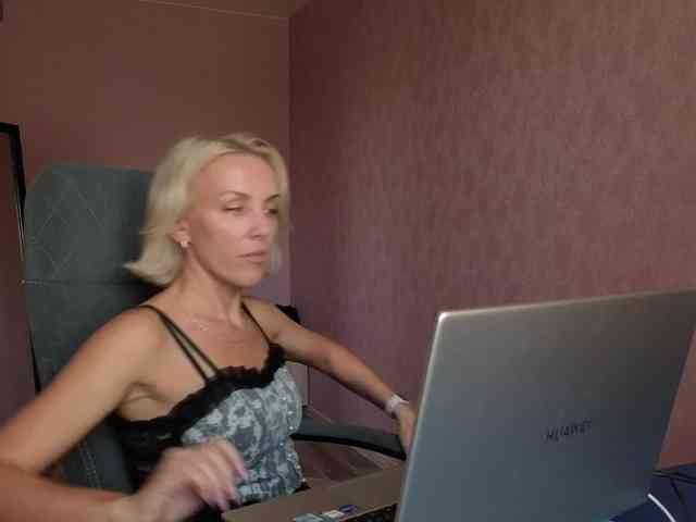 FemdomLadyMaria webcam