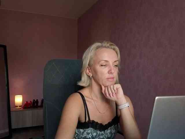 FemdomLadyMaria webcam