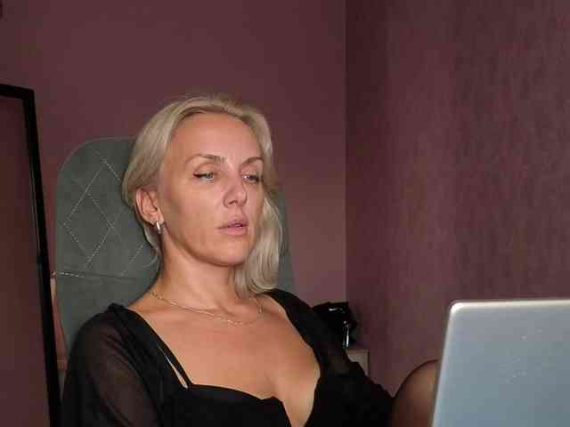 FemdomLadyMaria webcam