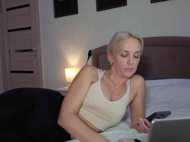 FemdomLadyMaria webcam