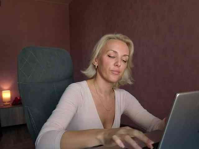 FemdomLadyMaria webcam