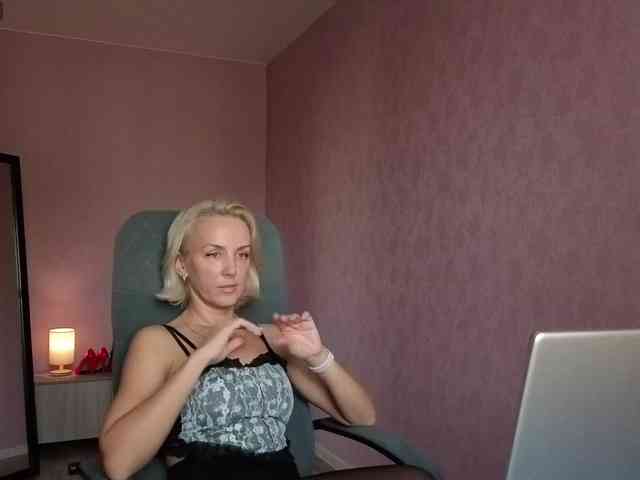 FemdomLadyMaria webcam