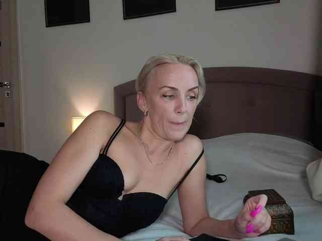 FemdomLadyMaria webcam