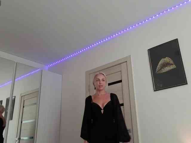 FemdomLadyMaria webcam