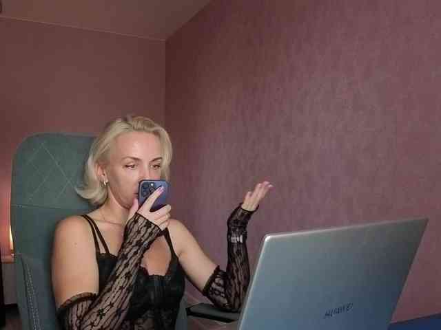 FemdomLadyMaria webcam