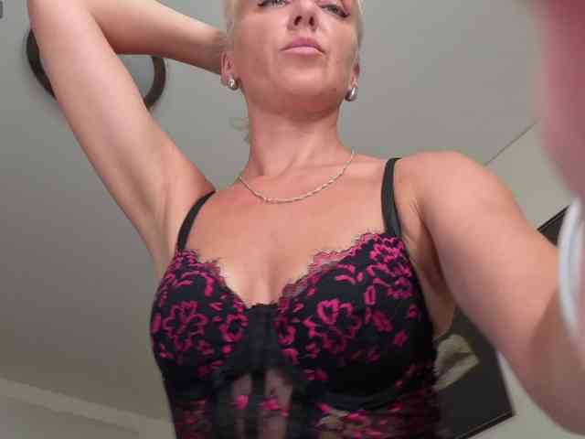 FemdomLadyMaria webcam